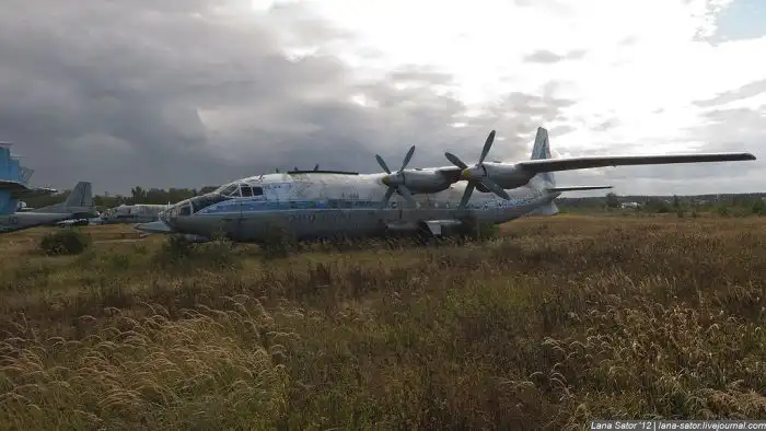 Свалка заброшенных самолетов