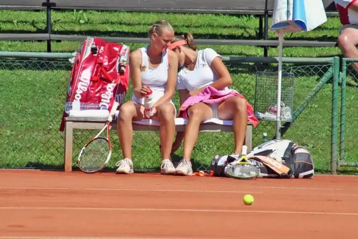 Откровенные позы симпатичных спортсменок