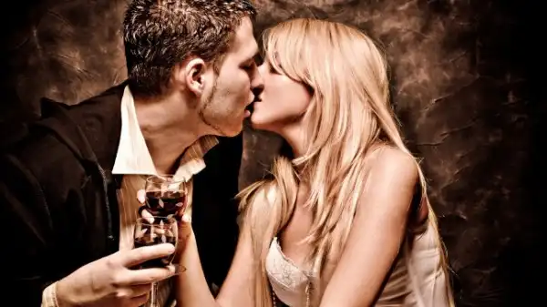 КРАСИВАЯ ДЕВУШКА САМА ЗАХОЧЕТ СОБЛАЗНИТЬ ТЕБЯ НА ПЕРВОМ СВИДАНИИ!