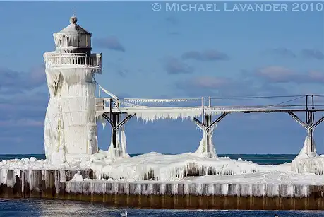 Маяки в ледяном плену.