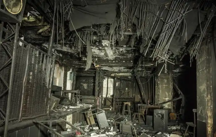 Сгоревший клуб "Хромая лошадь" 3 года спустя