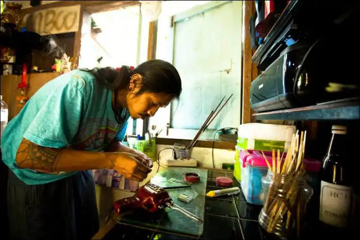 Как делают татуировки "bamboo" в Таиланде