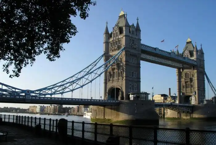 Британия нашла креативный способ сократить поток эмигрантов