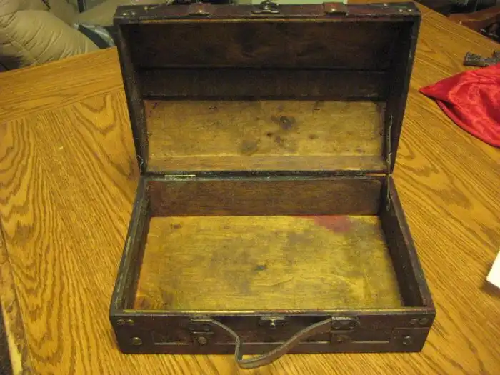 Кейс охотника на вампиров своими руками