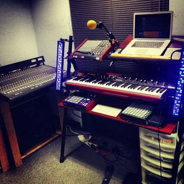 Непередаваемая атмосфера домашних студий звукозаписи