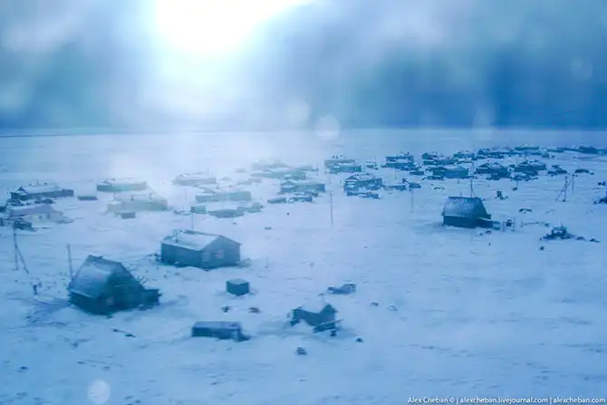 Как дети из Тундры в школу на вертолете летают...