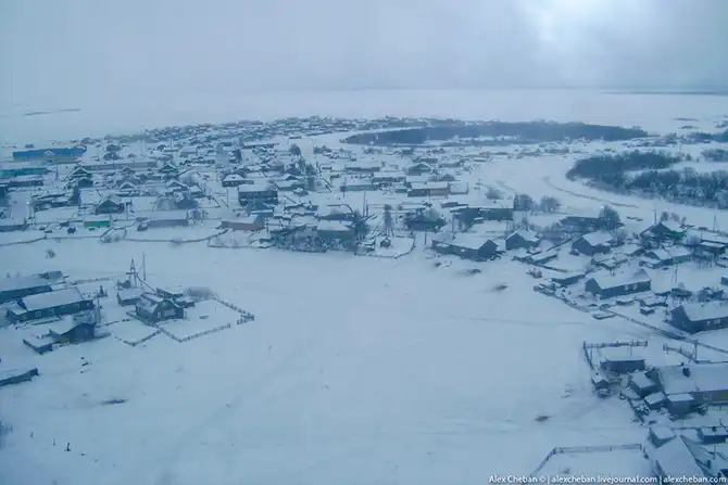 Как дети из Тундры в школу на вертолете летают...