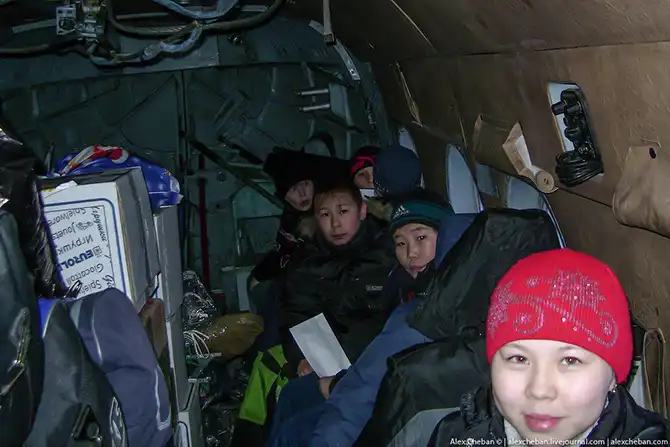 Как дети из Тундры в школу на вертолете летают...