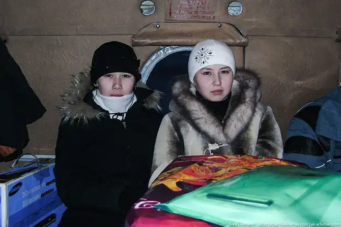 Как дети из Тундры в школу на вертолете летают...