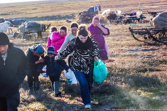 Как дети из Тундры в школу на вертолете летают...