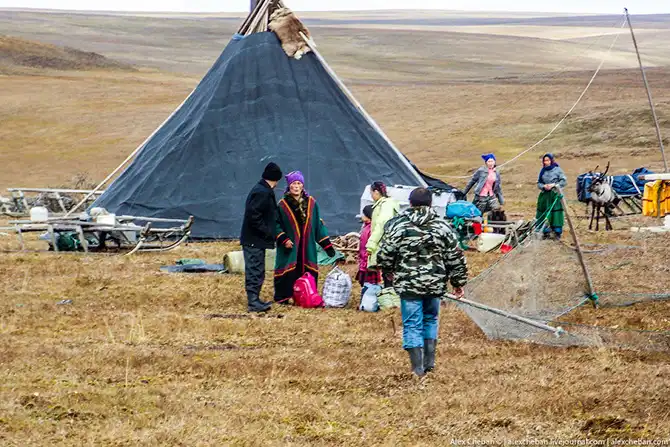 Как дети из Тундры в школу на вертолете летают...