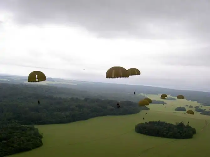 Как живет во Франции белорус - патриот