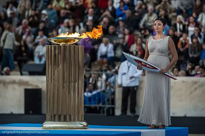 Путь Олимпийского огня из Греции в Москву
