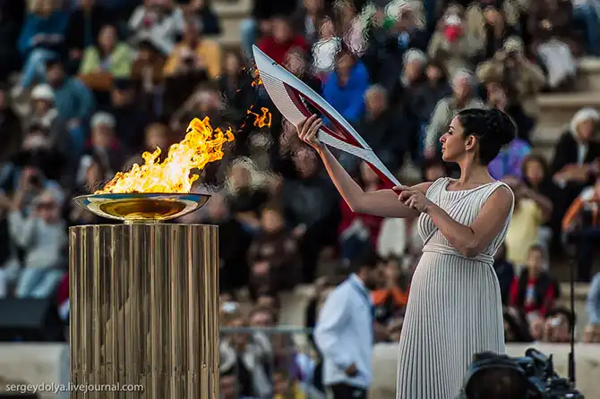 Путь Олимпийского огня из Греции в Москву