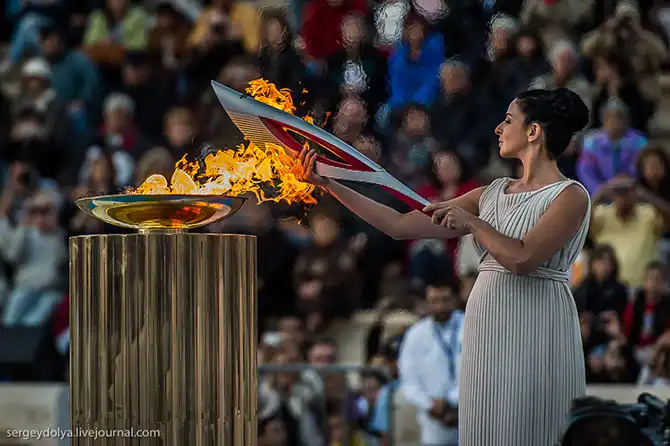 Путь Олимпийского огня из Греции в Москву
