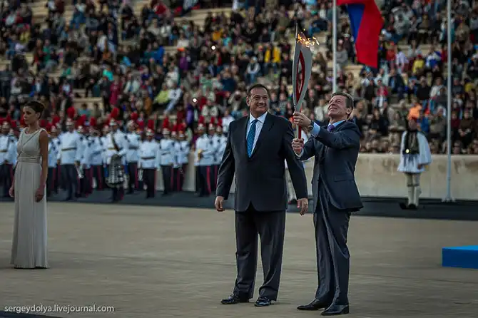Путь Олимпийского огня из Греции в Москву