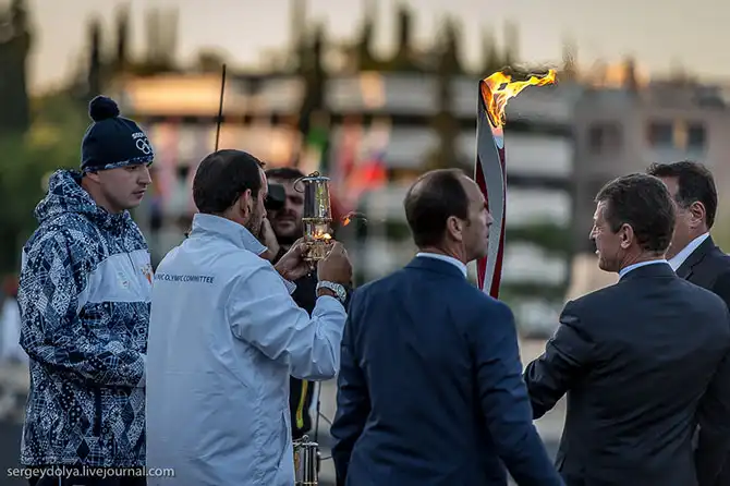Путь Олимпийского огня из Греции в Москву