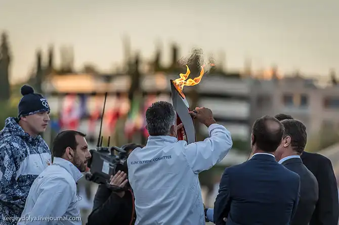 Путь Олимпийского огня из Греции в Москву