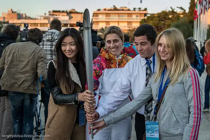 Путь Олимпийского огня из Греции в Москву