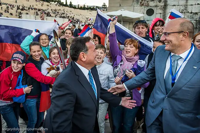 Путь Олимпийского огня из Греции в Москву