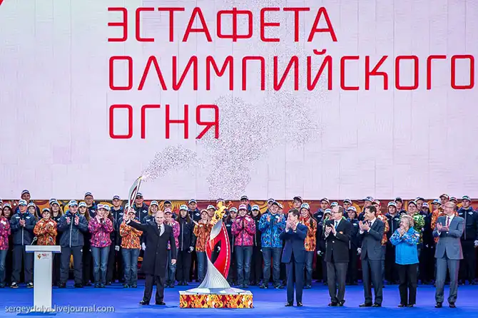 Путь Олимпийского огня из Греции в Москву