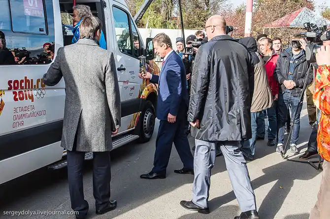 Путь Олимпийского огня из Греции в Москву