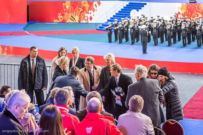 Путь Олимпийского огня из Греции в Москву