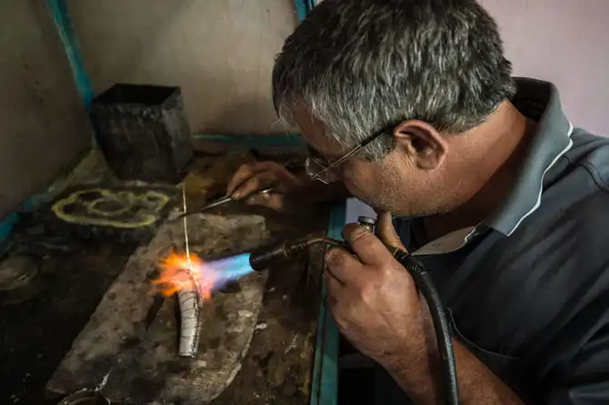 Как делают оружие в дагестанских мастерских