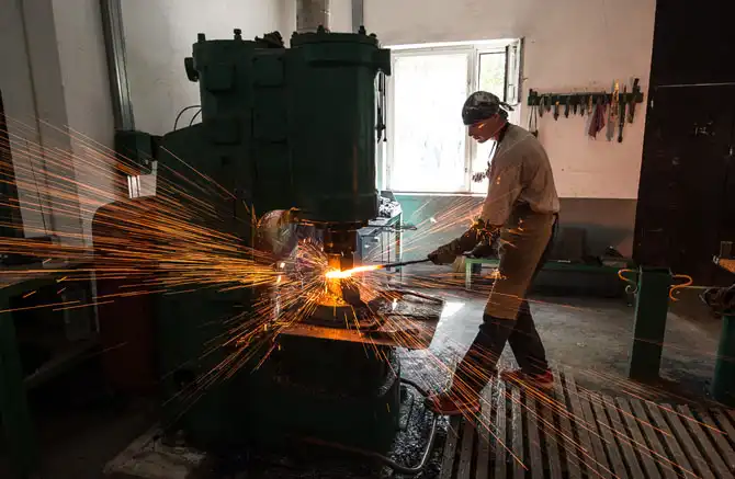 Как делают оружие в дагестанских мастерских