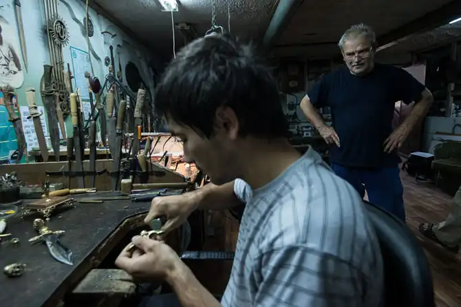 Как делают оружие в дагестанских мастерских