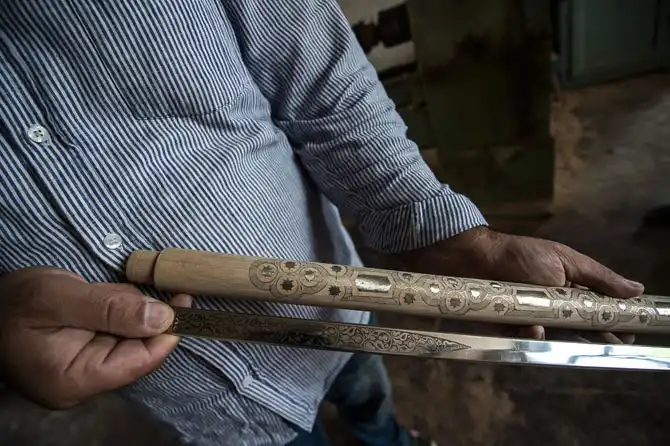 Как делают оружие в дагестанских мастерских