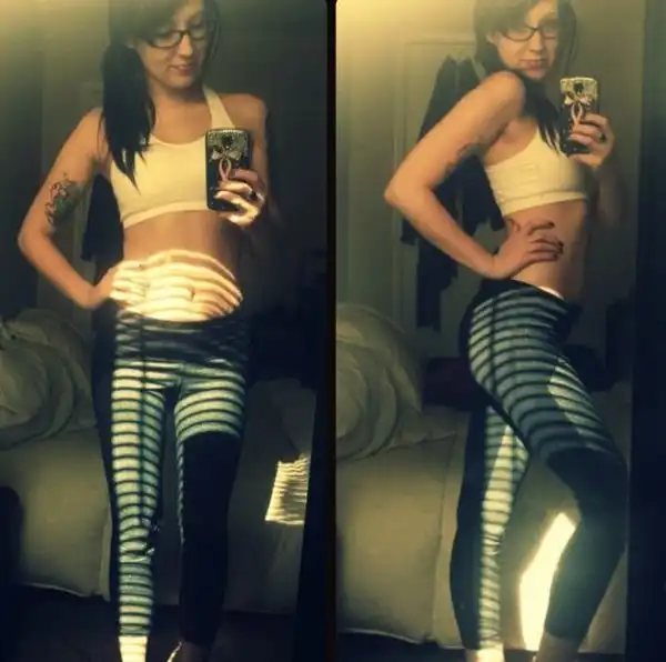 Симпатичные девушки и зеркало