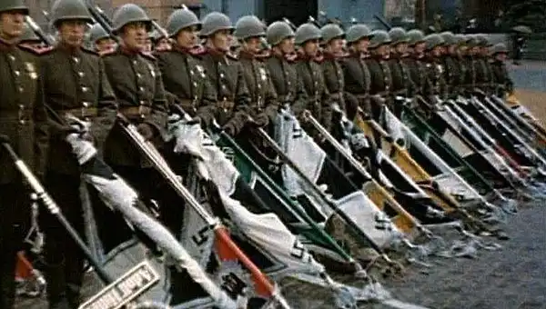 7 знаменитых парадов на Красной площади