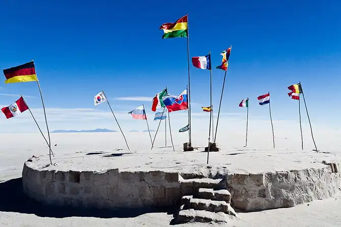 Путешествие по крупнейшей соляной пустыне мира