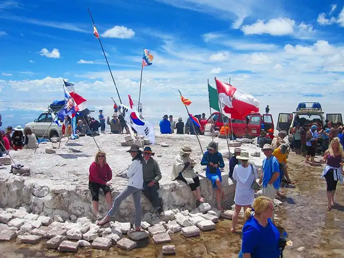 Путешествие по крупнейшей соляной пустыне мира