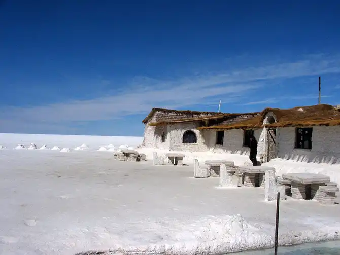 Путешествие по крупнейшей соляной пустыне мира