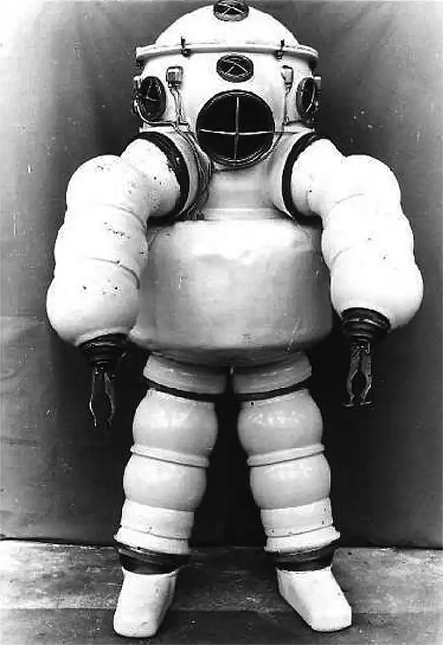 Странная и удивительная история водолазного костюма