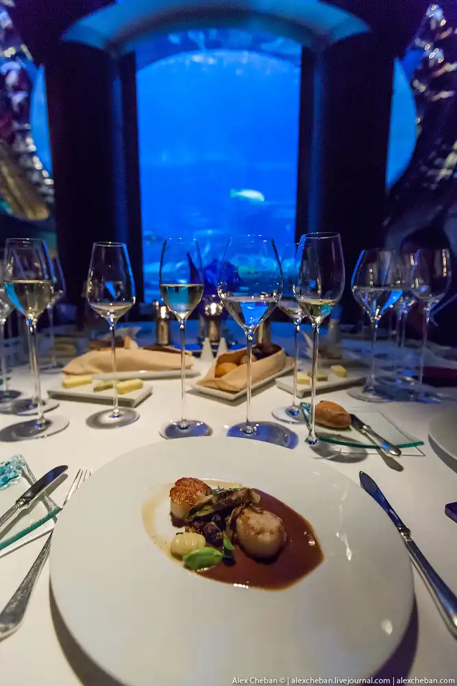 Подводный ресторан под