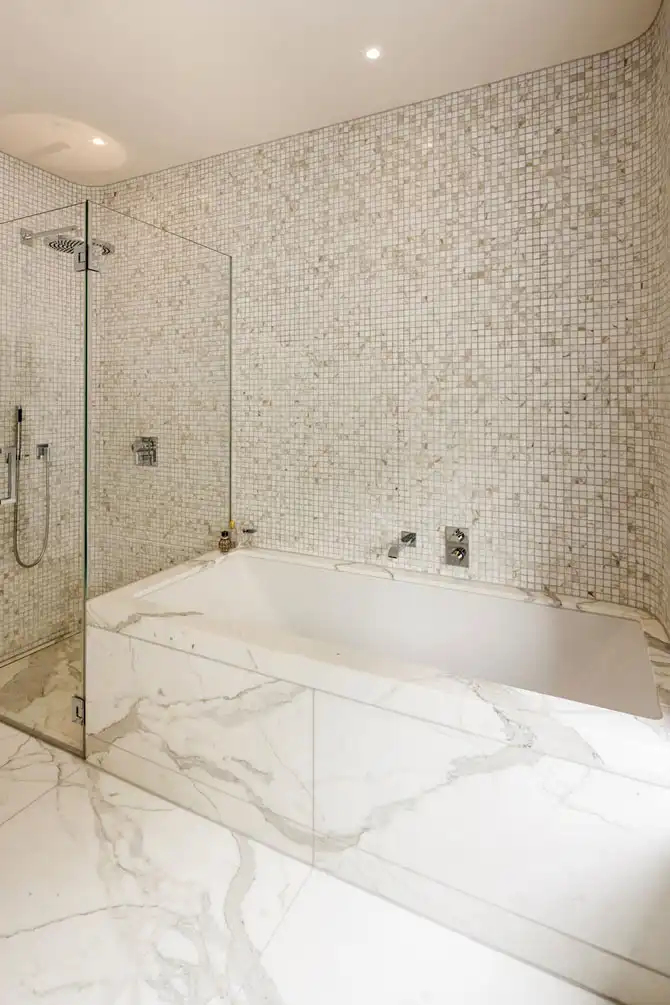 Пятиэтажный особняк в викторианском стиле