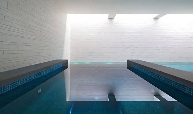 Пятиэтажный особняк в викторианском стиле