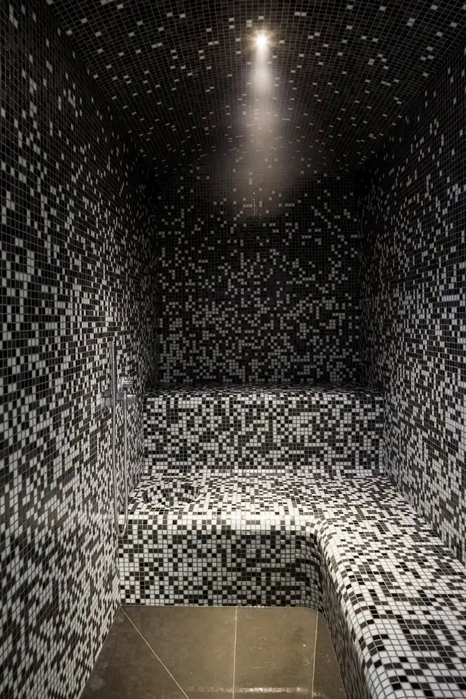 Пятиэтажный особняк в викторианском стиле