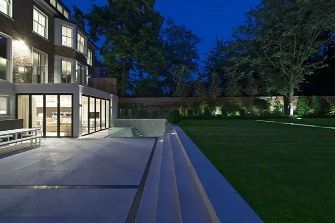 Пятиэтажный особняк в викторианском стиле