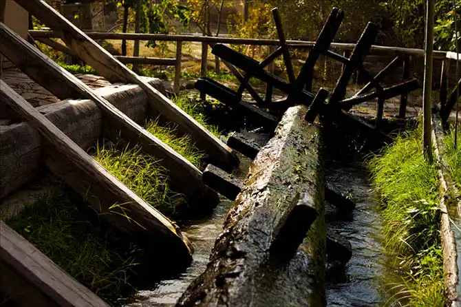 Как делают шелковую бумагу в Самарканде