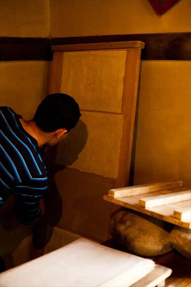 Как делают шелковую бумагу в Самарканде