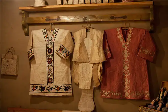 Как делают шелковую бумагу в Самарканде