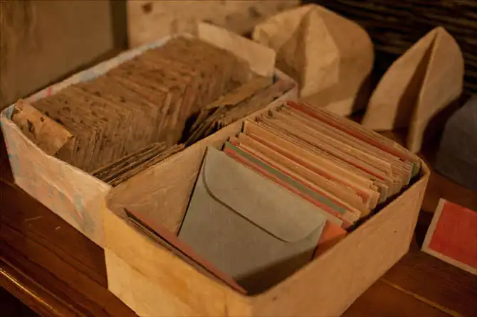 Как делают шелковую бумагу в Самарканде