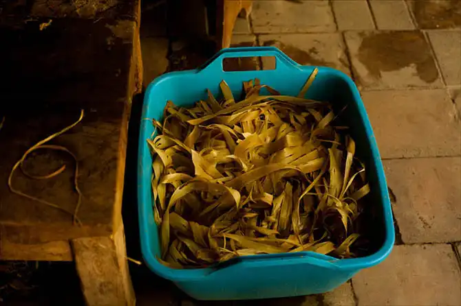 Как делают шелковую бумагу в Самарканде