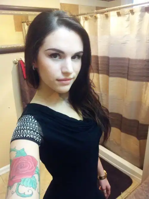 Девушки в сексуальных платьях