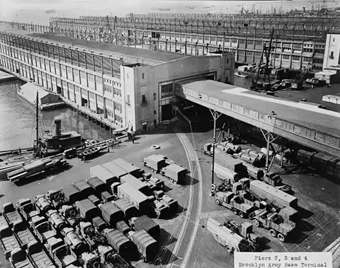 Прогулка по городу-складу