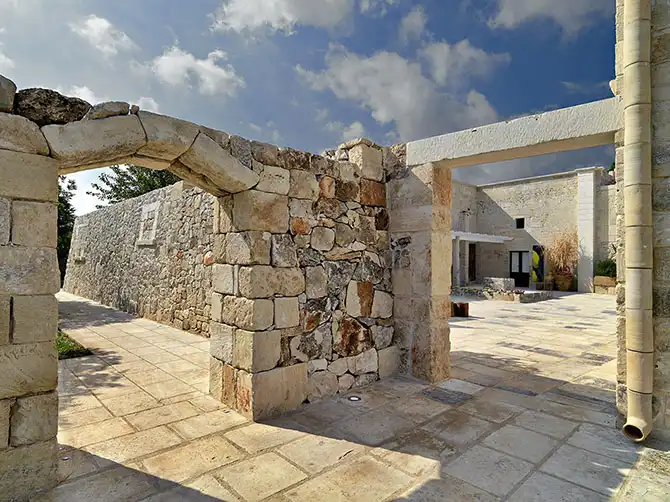 Каменный дом 1746 года в Италии